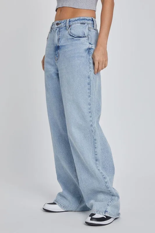 LIGHT WASH LOW RISE WIDE LEG JEANS
